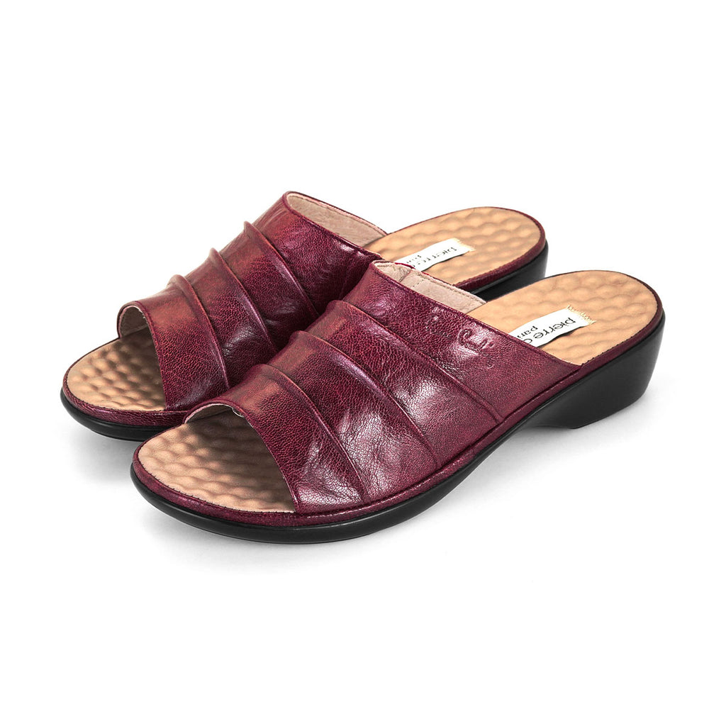 Pierre Cardin အမျိုးသမီးဖိနပ်များ၊ ခြေညှပ်ဖိနပ်များ၊ ပြားချပ်ချပ်ဖိနပ်များ၊ ပျော့ပျောင်းပြီး သက်တောင့်သက်သာရှိသော၊ စစ်မှန်သောသားရေ၊ Berry Red၊ မော်ဒယ် 20SS230 