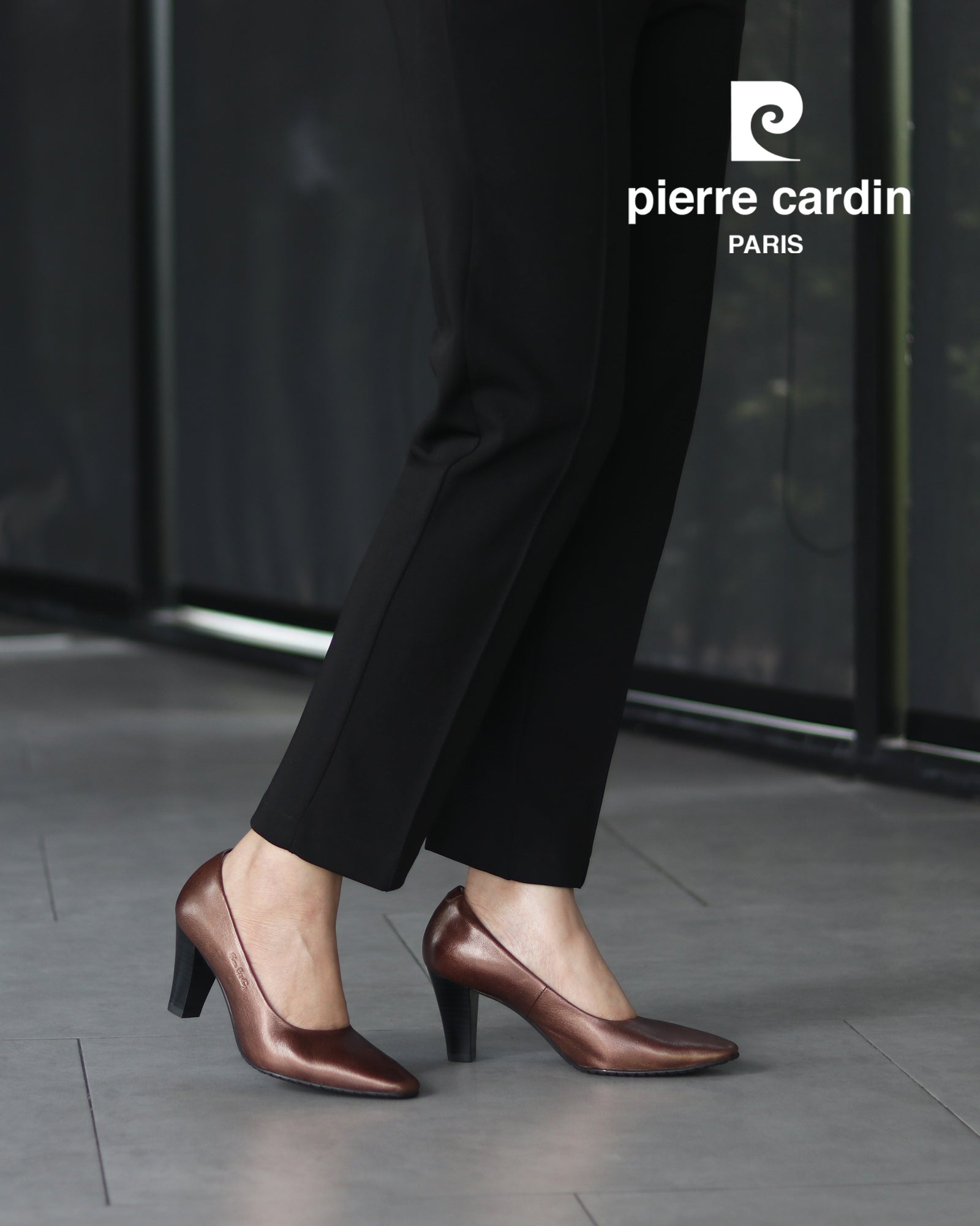 Pierre Cardin အမျိုးသမီး ဒေါက်မြင့်ဖိနပ် Pumps၊ နူးညံ့ပြီး သက်တောင့်သက်သာရှိသော၊ စစ်မှန်သောသားရေ၊ ကြေးရွှေရောင်၊ အရွယ်အစား 23WD314