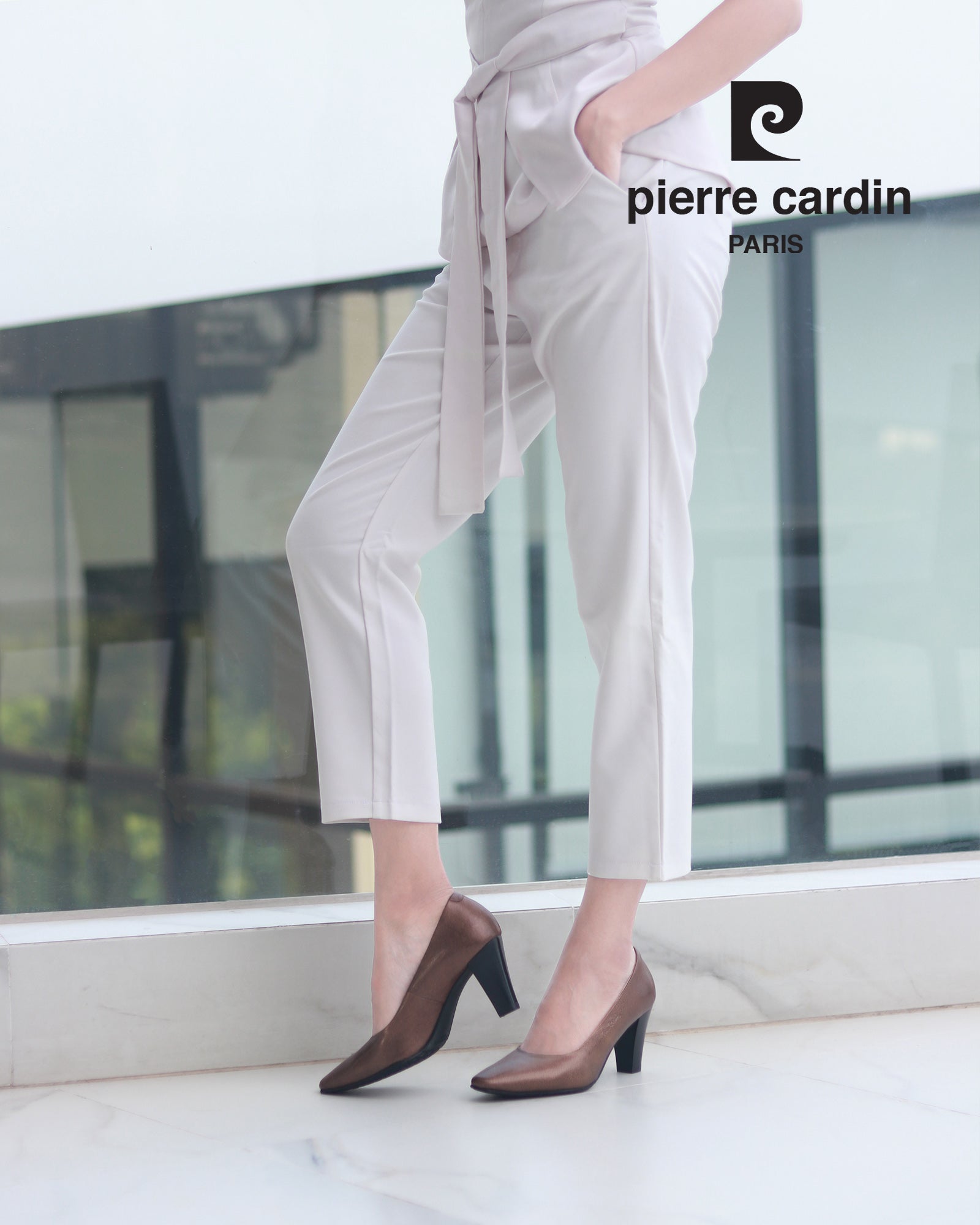 Pierre Cardin အမျိုးသမီး ဒေါက်မြင့်ဖိနပ် Pumps၊ နူးညံ့ပြီး သက်တောင့်သက်သာရှိသော၊ စစ်မှန်သောသားရေ၊ ကြေးရွှေရောင်၊ အရွယ်အစား 23WD314
