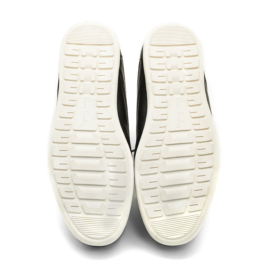 Pierre Cardin မော်ဒယ် 71EC138 မှ စစ်မှန်သော သားရေဒါဘီဖိနပ်များဖြင့် ခေတ်မီပြီး ဂုဏ်သိက္ခာရှိသော အသွင်အပြင်ဖြင့် သင့်အသွင်အပြင်ကို မြှင့်တင်လိုက်ပါ။