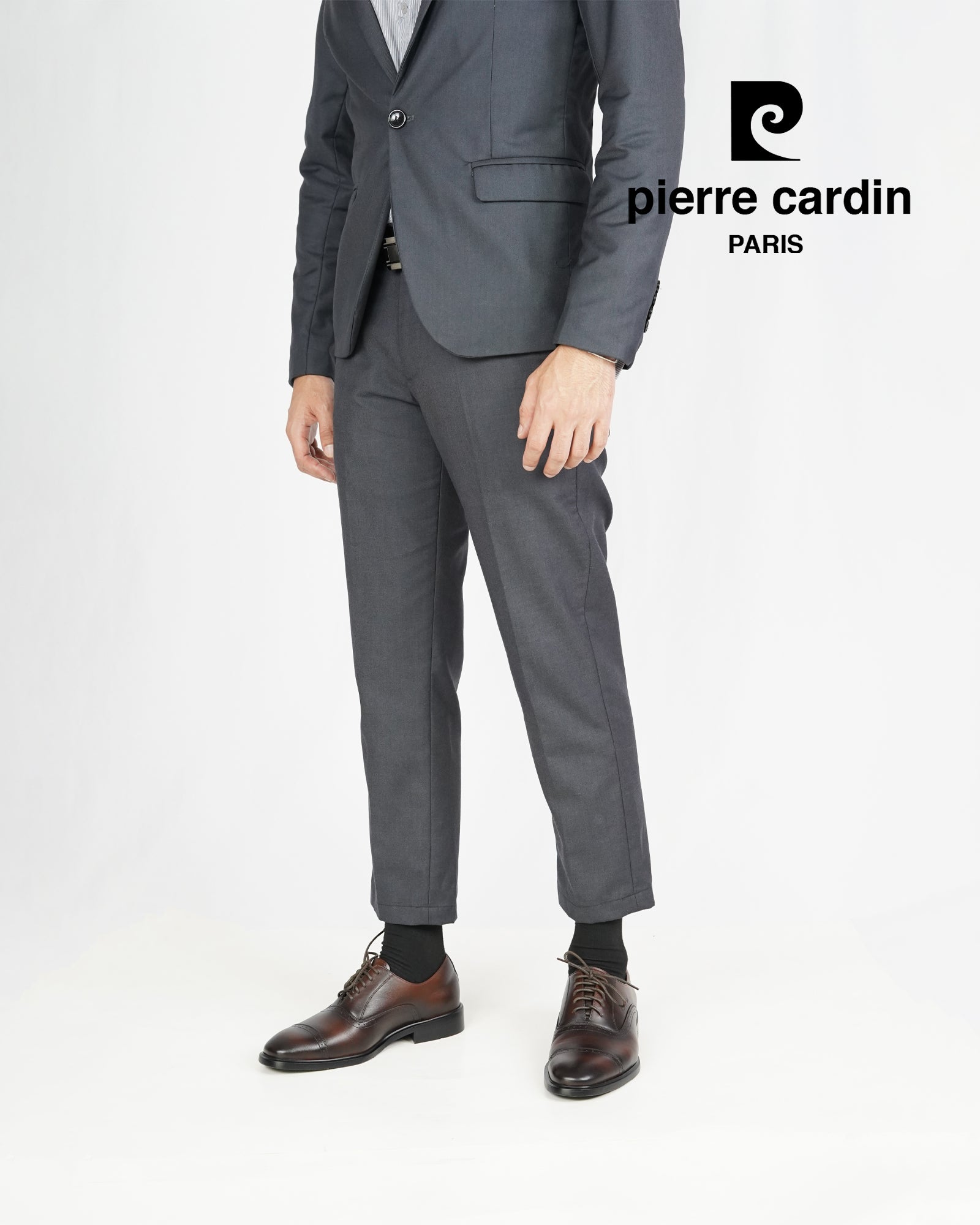 Pierre Cardin အမျိုးသားဖိနပ်၊ ဇာထိုးသားရေဖိနပ်၊ နူးညံ့ပြီး သက်တောင့်သက်သာရှိသော၊ စစ်မှန်သောအနက်ရောင်သားရေဖြင့် ပြုလုပ်ထားသည့် မော်ဒယ် 80TD122 